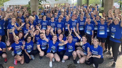 Gruppenbild von Justizbediensteten beim J. P. Morgen Lauf.